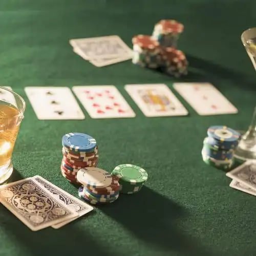 1 2 odds Live Casino တွင် Real Dealer ဖြင
့် Baccarat Roulette ကစားနေသည့် မြင်ကွင်း